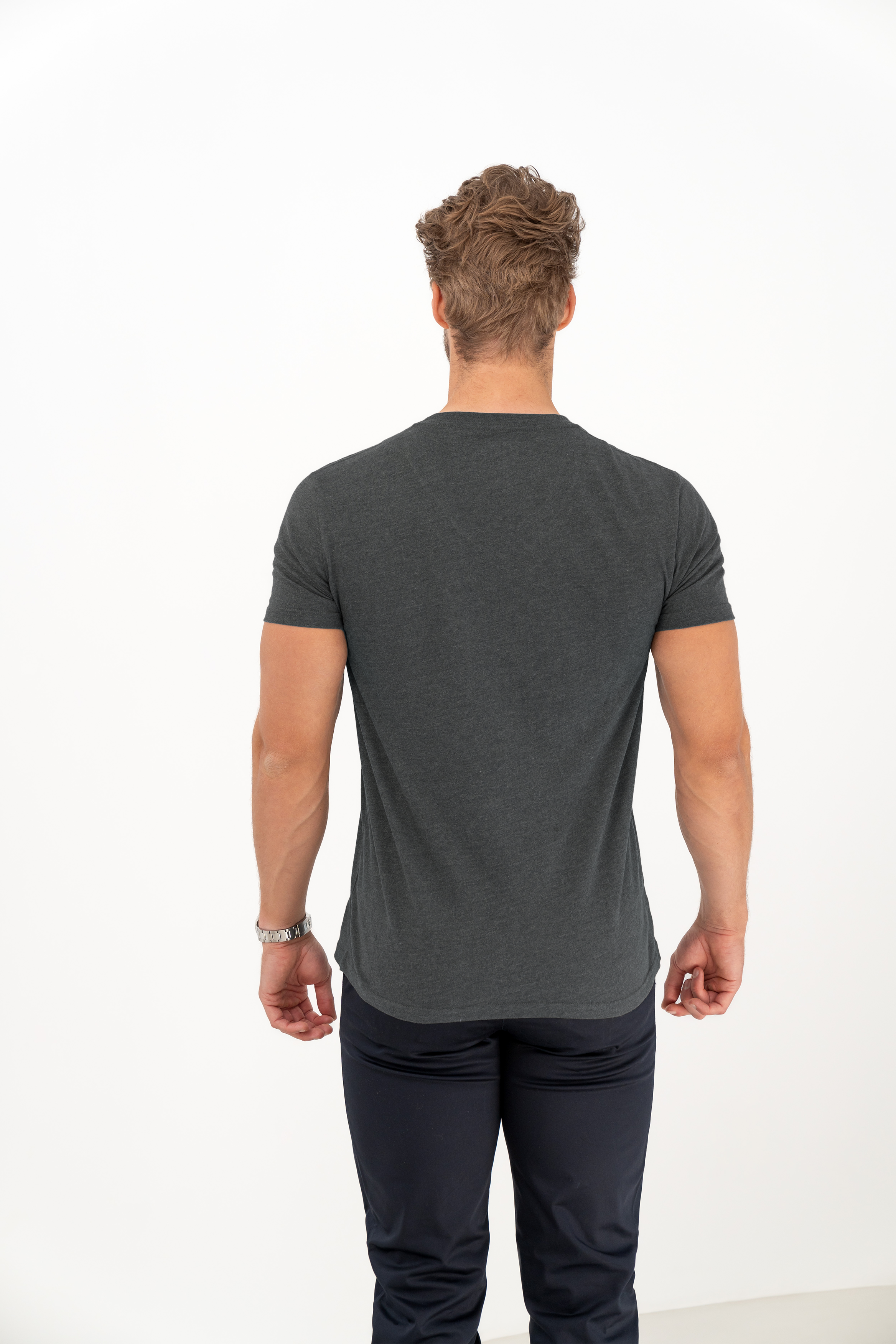 La camiseta de cuello en V número 1 para todo el día